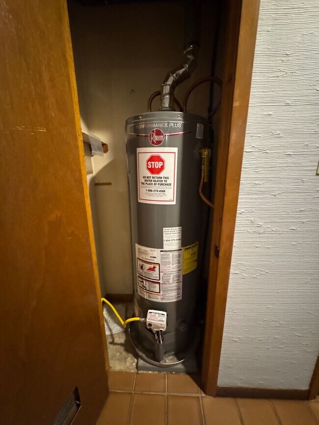 Building Photo - Spacious 2 Bed / 2 Bath Condo in Greenbriar Village