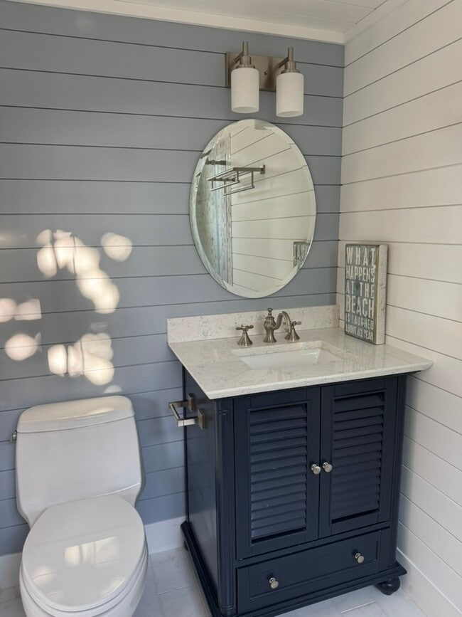 Building Photo - 2732 Weeks Ave