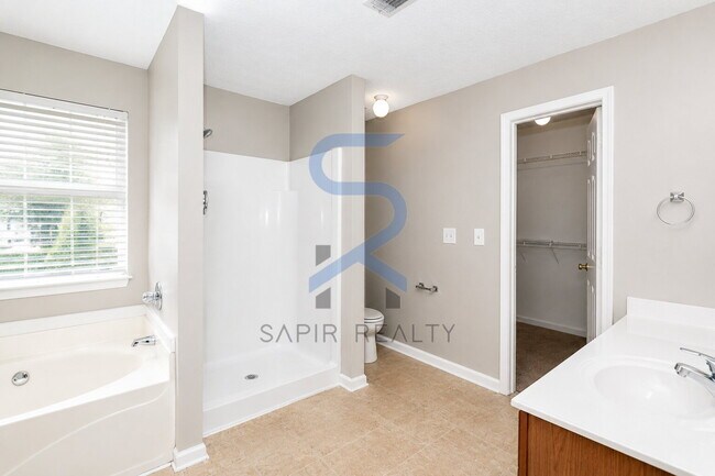 Building Photo - Chestnut Lake Preserve Gem – Beautiful 4BR Home in Lithonia