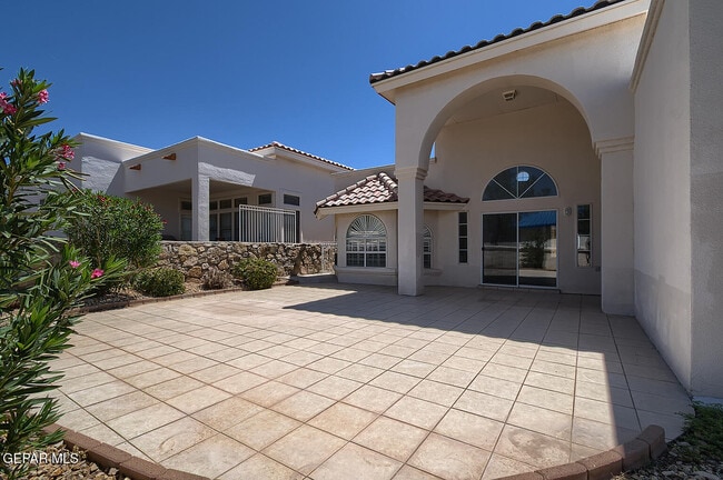 Building Photo - 1549 Via Appia St