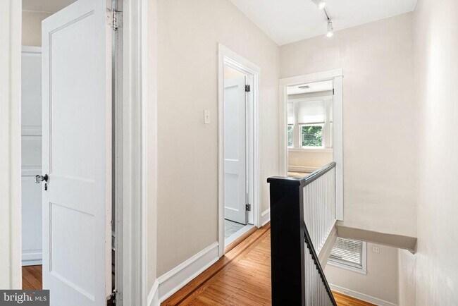 Building Photo - 881 N 21st St