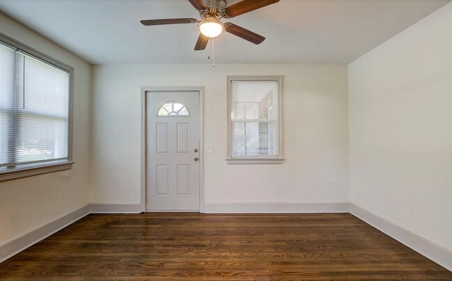 Building Photo - Beautifully renovated ranch bungalow locat...