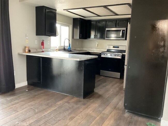 Building Photo - 17965 Live Oak St