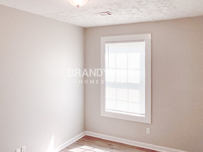 Building Photo - 2119 Blue Creek Ct