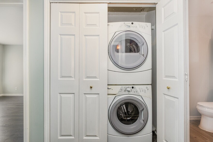 Building Photo - 1101 E Morehead St