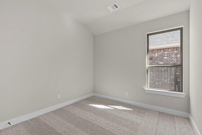Building Photo - 2216 Inglenook Grv Dr