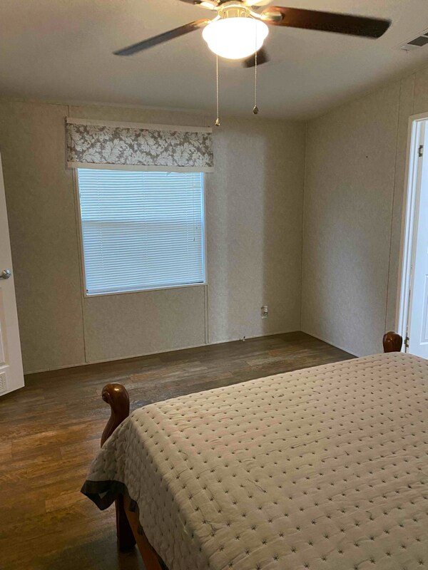 Building Photo - 9514 Chris St