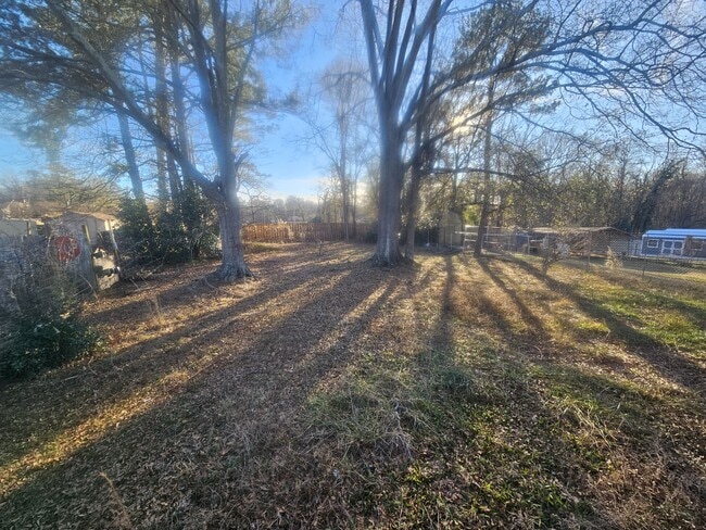 Building Photo - 307 Best St