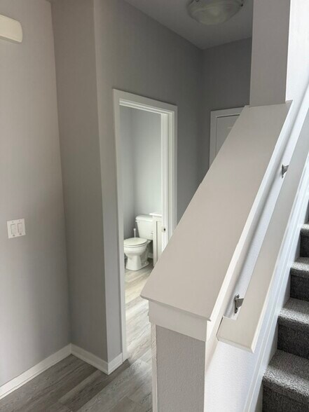 Building Photo - 1749 Ashwood Ave