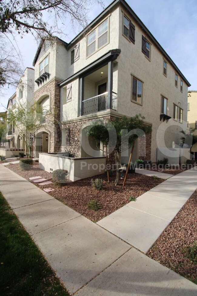 Primary Photo - 1731 E Dogwood Ln