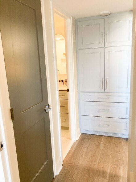 Building Photo - 14 Lockwood Dr