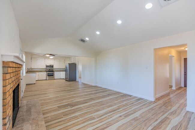 Building Photo - 601 Sunnyside Ave