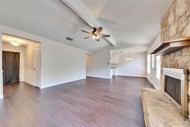 Building Photo - 519 Yucca Dr