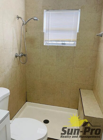 Building Photo - 708 Georgia St