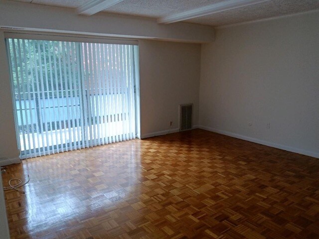 Building Photo - 55 Broadlawn Park
