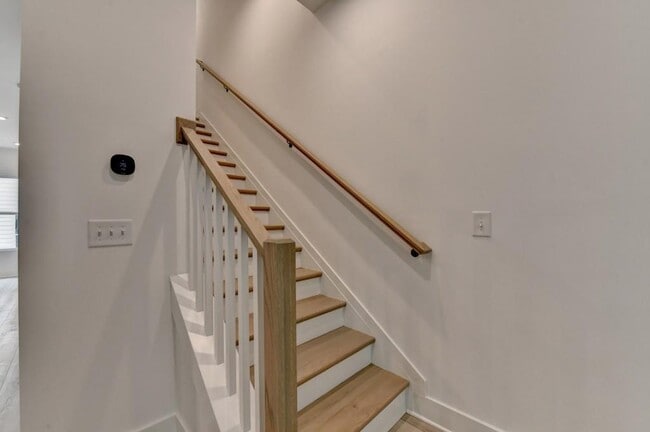 Building Photo - 503 Motivation Cir NW