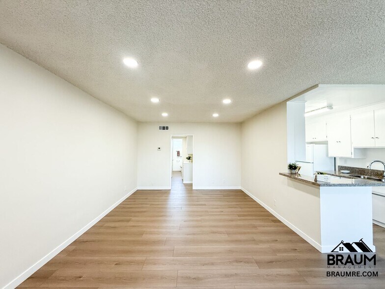 Building Photo - 6041 Whitsett Ave