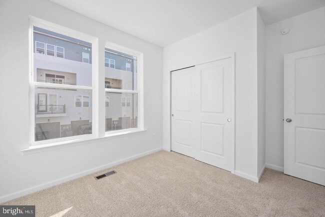 Building Photo - 2536 Neabsco Common Pl