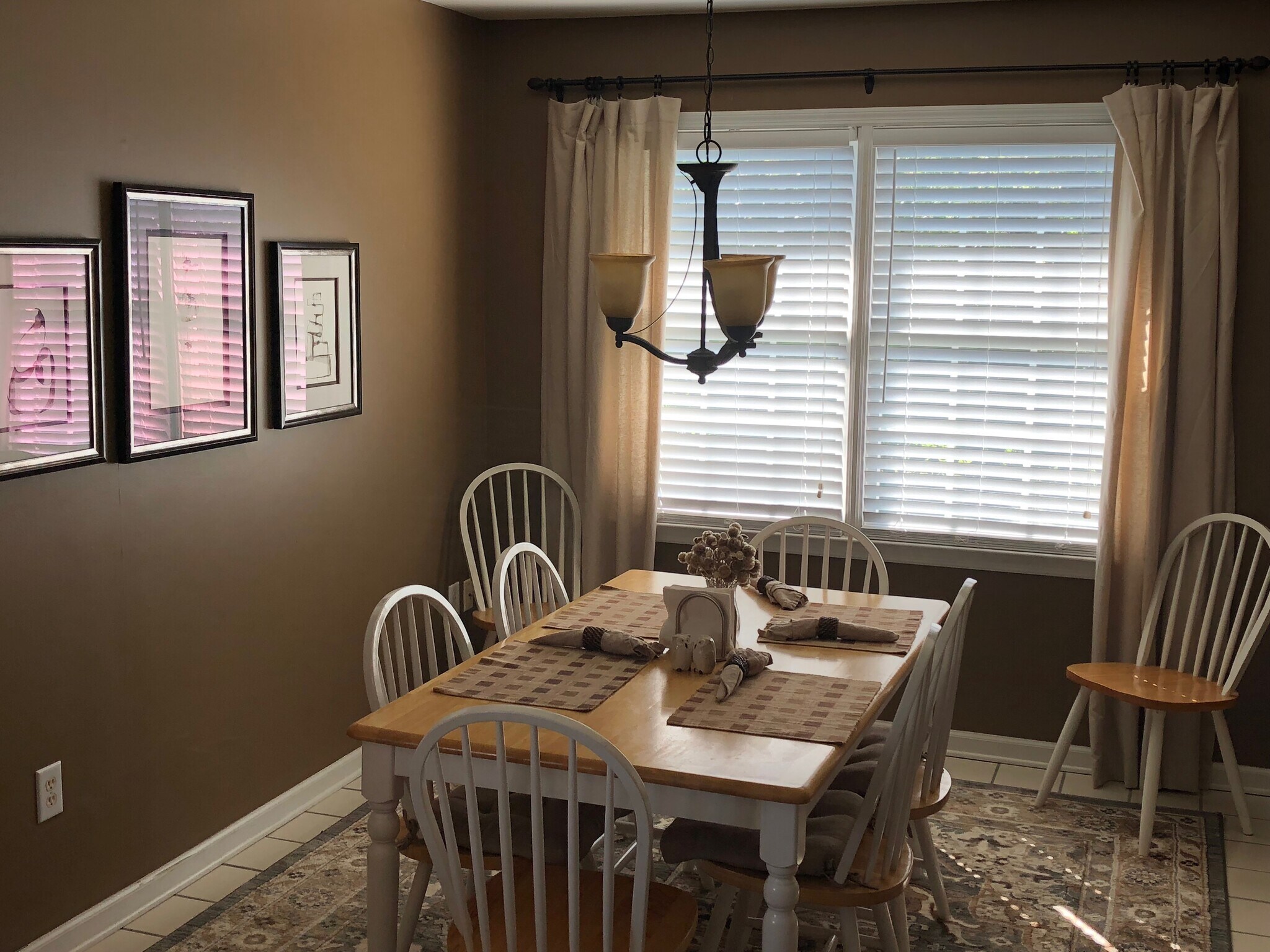Breakfast Nook - 415 St. Ives Trace