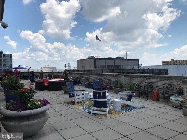 Building Photo - 1600 Arch St