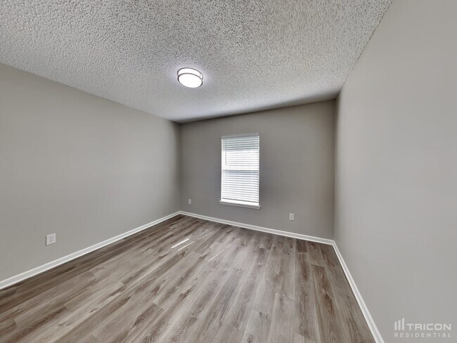 Building Photo - 9282 Thunderbolt Dr
