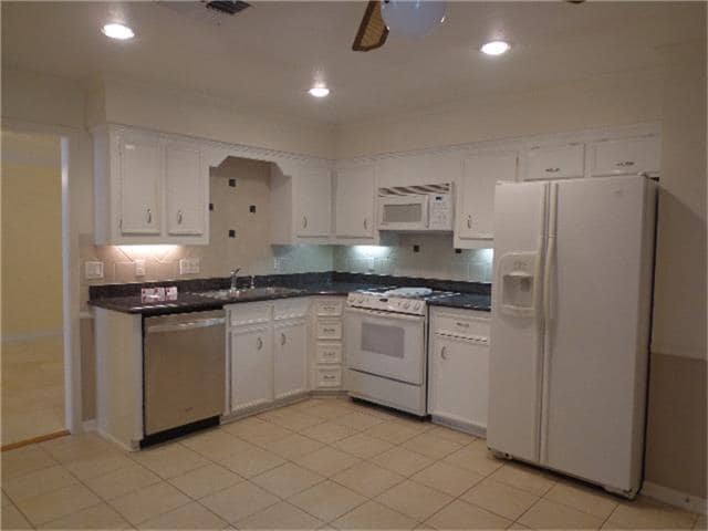 Building Photo - 2219 Nantucket Dr