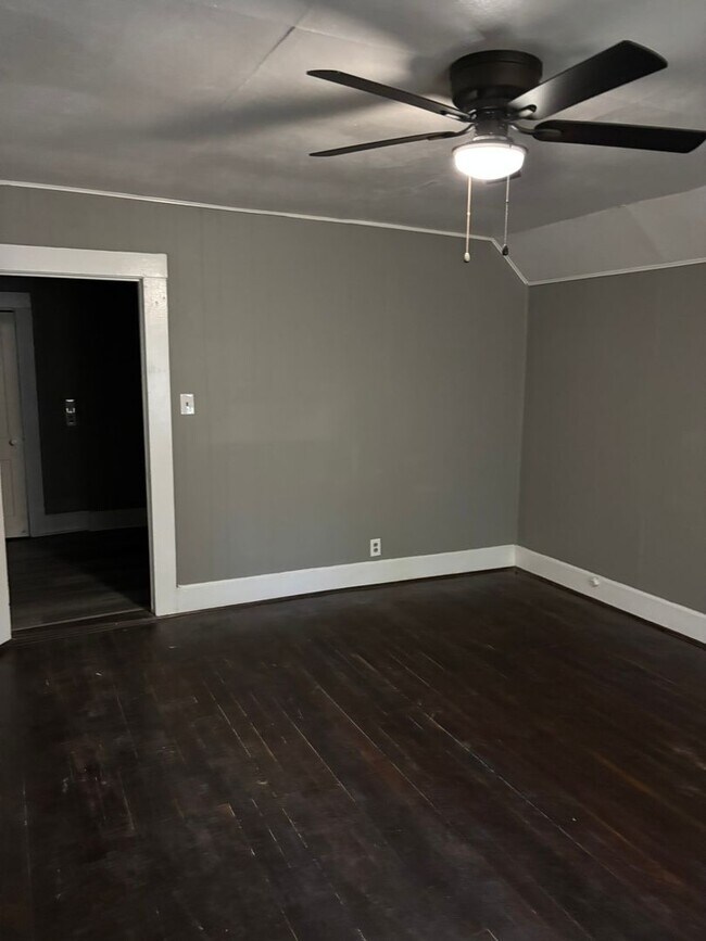 Building Photo - Eighteenth Ave 3011