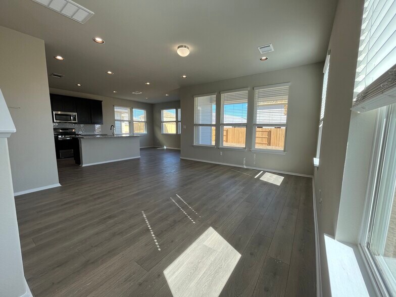 Building Photo - 108 Living Reef Dr