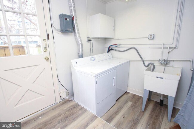 Building Photo - 44-46 S 3rd St