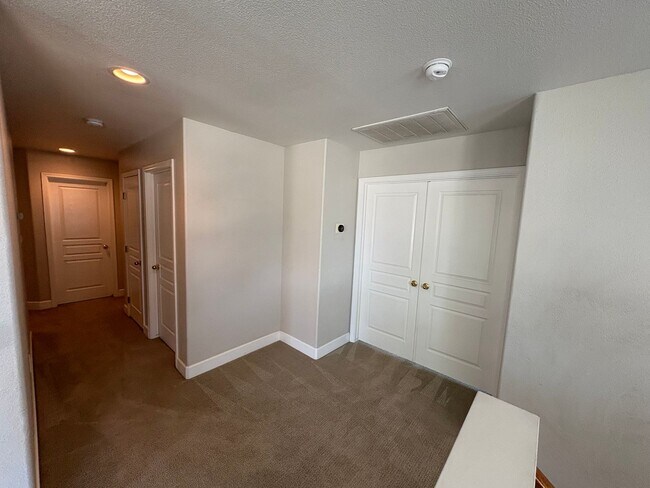 Building Photo - NW Two story home, located in Foxwood subd...