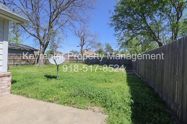 Building Photo - 2 Bed 1 Bath House in Claremore