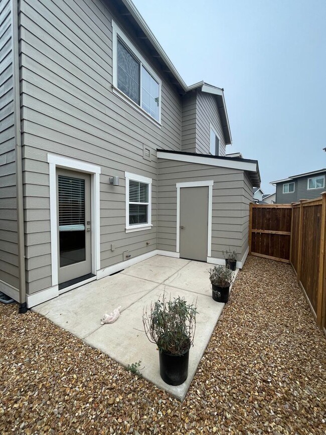 Building Photo - 61540 SE Lucia St