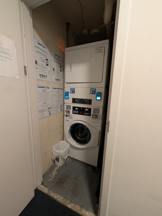 Building Photo - 2715 Tigertail Ave