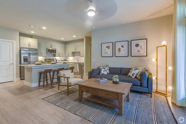 Building Photo - Spacious Apt 2/2 with Pool & Pets!