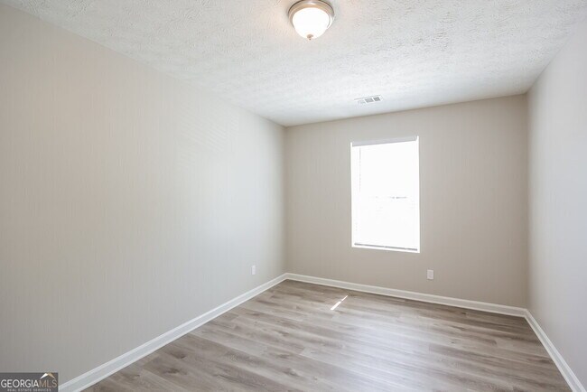 Building Photo - 3054 Aberdeen Way