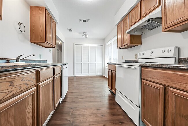 Building Photo - 1201 Autumn Cir
