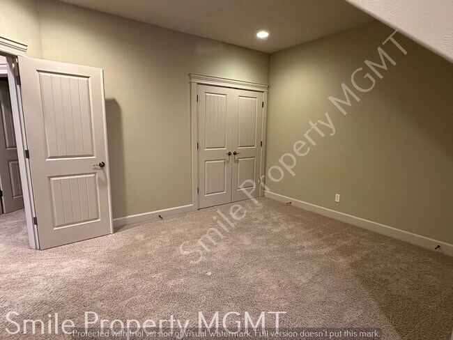 Building Photo - single house