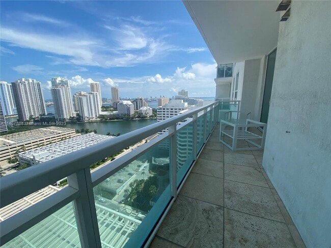 Building Photo - 950 Brickell Bay Dr
