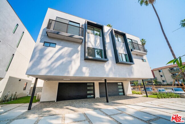 Building Photo - 739 Mariposa Ave