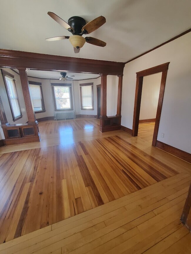 Building Photo - 27 Bond St