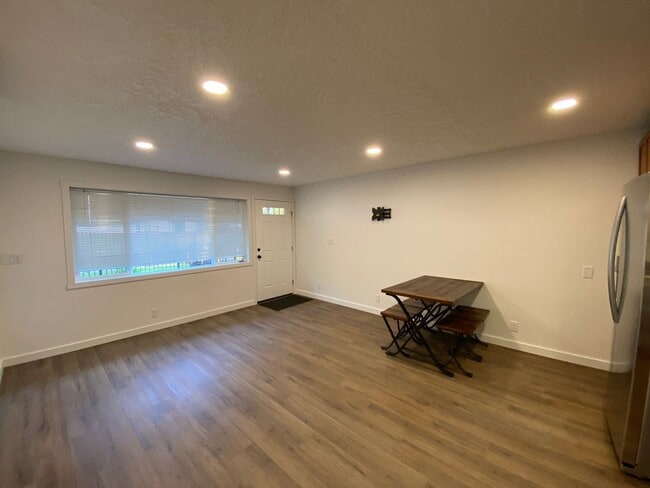 Building Photo - 355irv