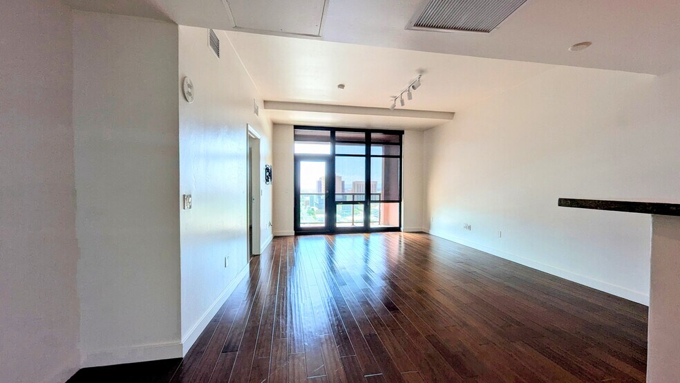 Building Photo - 310 S 4th St