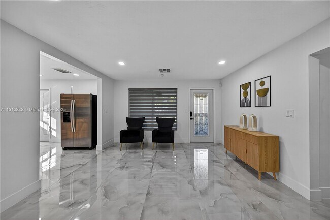 Building Photo - 3130 SW 16th St