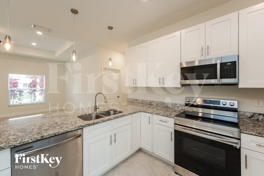 Building Photo - 4451 Sargon Ave