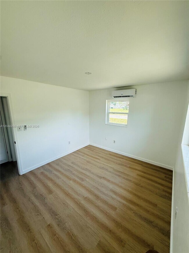 Building Photo - 2423 Jeffcott St