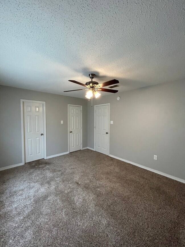 Building Photo - 16 War Eagle Dr