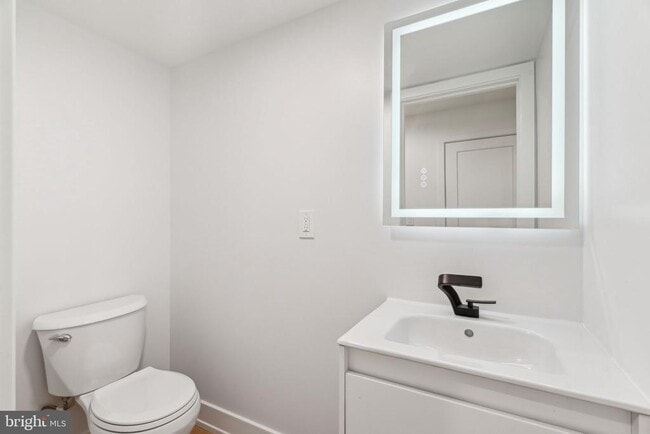 Building Photo - 1106 N Bodine St