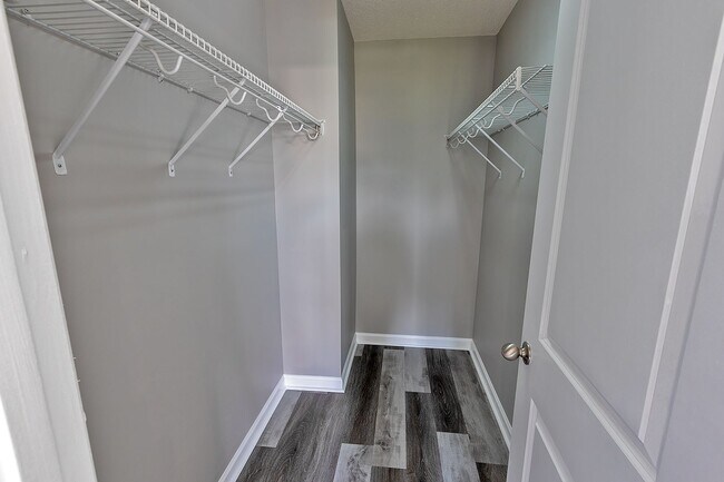Building Photo - 364 McDonald Dr