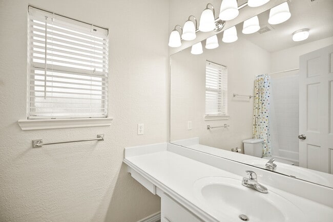 Building Photo - 1438 Crescent Green Dr