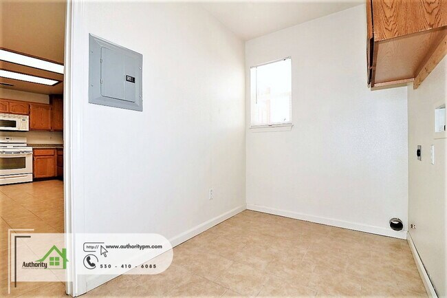 Building Photo - 22375 Rio Alto Dr